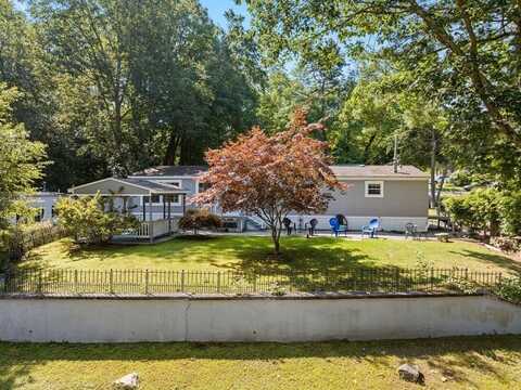 29 Oak Ter, Burrillville, RI 02839