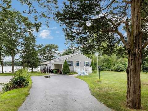 26 James Cir, Plymouth, MA 02360