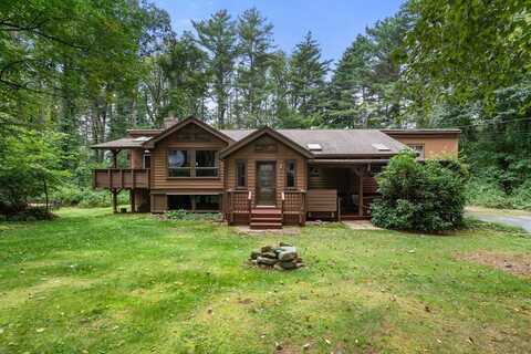 11 Old Village Rd, Sturbridge, MA 01566