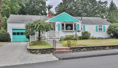 18 Maple St, Hudson, MA 01749