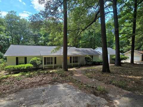 706 Woodbine Dr, Sandersville, GA 31082