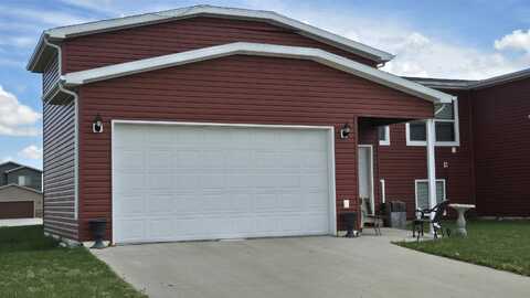 1514 47th Loop, Minot, ND 58701