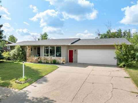 1213 Valley View Dr., Minot, ND 58703