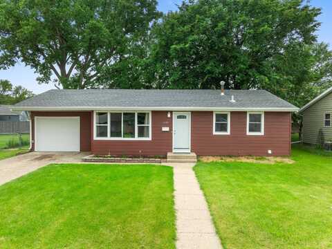 1309 Tuxedo Rd, Minot, ND 58703