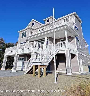 6 N Bayview Avenue, Seaside Park, NJ 08752