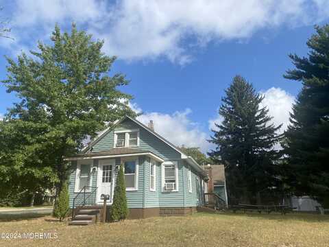 20 Grand Avenue, Toms River, NJ 08753