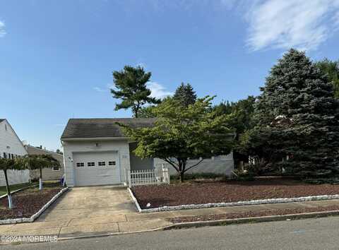 36 Hatfield Road, Toms River, NJ 08757