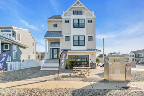 28 3rd Avenue, Ortley Beach, NJ 08751