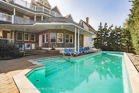 34 4th Avenue, Seaside Park, NJ 08752