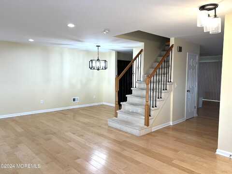 14 Vassar Place, Morganville, NJ 07751