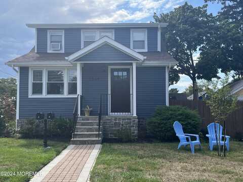 154 8th Street, Belford, NJ 07718