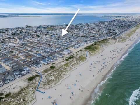 27 4th Lane, Seaside Park, NJ 08752