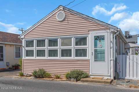 27 4th Lane, Seaside Park, NJ 08752