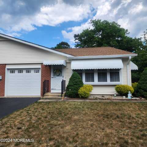 8 Conestoga Drive, Whiting, NJ 08759