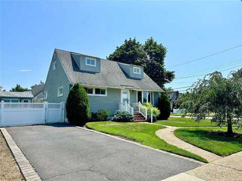 3 Hart Street, Farmingdale, NY 11735