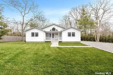 10 Sulky Circle, East Hampton, NY 11937