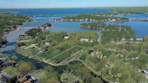 7 Morris Cove Lane, Sag Harbor, NY 11963