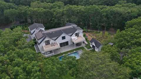 1 Wooded Oak Lane, East Hampton, NY 11937