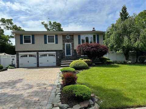 14 40th Street, Islip, NY 11751