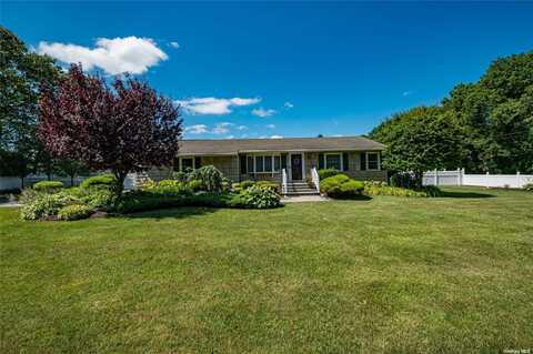 3 Mineola Street, Holtsville, NY 11742