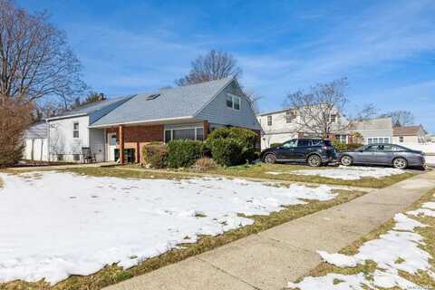 9 Stephen Lane, Hicksville, NY 11801