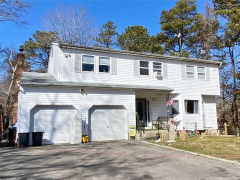 2013 William Floyd Parkway, Ridge, NY 11961