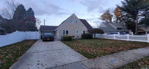 3 Cloister Lane, Hicksville, NY 11801