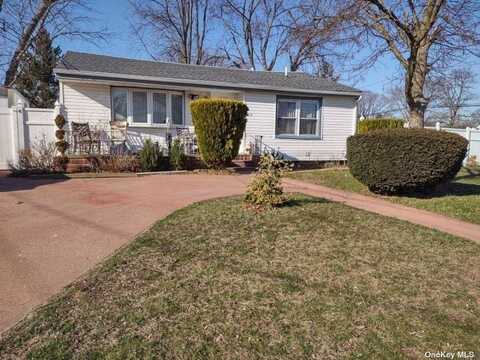 19 E Cedar Street, Central Islip, NY 11722