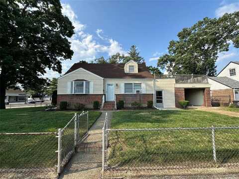 690 Baldwin Drive, West Hempstead, NY 11552