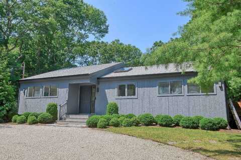 23 Wooded Oak Lane, East Hampton, NY 11937