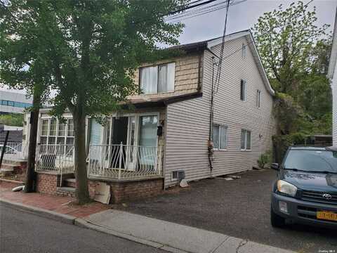 4 Pearce Pl, Great Neck Plaza, NY 11021