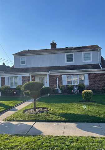 251 Randall Avenue, Lawrence, NY 11559