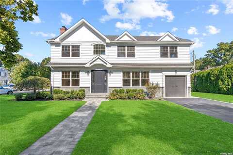 105 Manor Road, Garden City, NY 11530