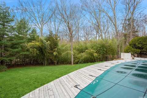 27 Deerwood Path, Southampton, NY 11968