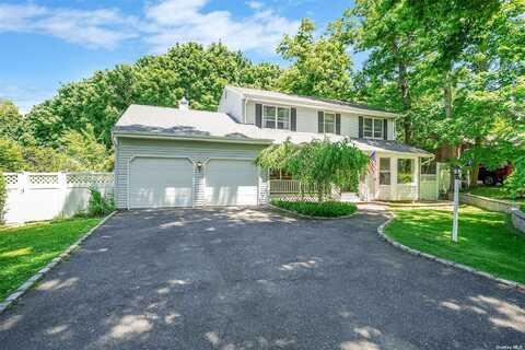 9 4th Avenue, Rocky Point, NY 11778