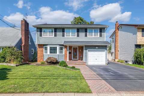 32 Staples Street, Farmingdale, NY 11735