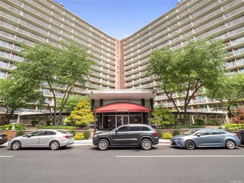 61-15 97th St, Rego Park, NY 11374