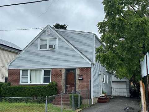 8 Evelyn Avenue, Westbury, NY 11590