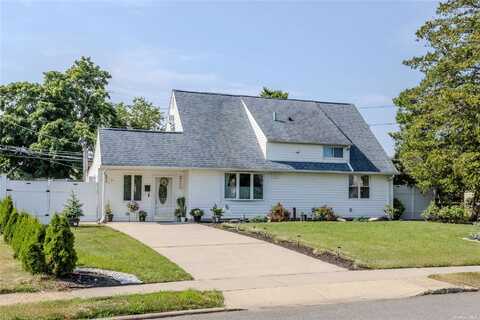 11 Friendly Road, Hicksville, NY 11801