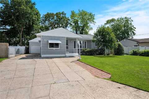 40 Jackson Avenue, Centereach, NY 11720