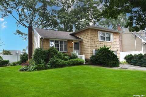 235 Von Huenfeld Street, Massapequa Park, NY 11762