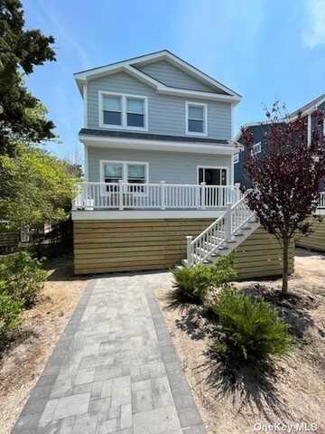 572 Bayberry Walk, Ocean Beach, NY 11770