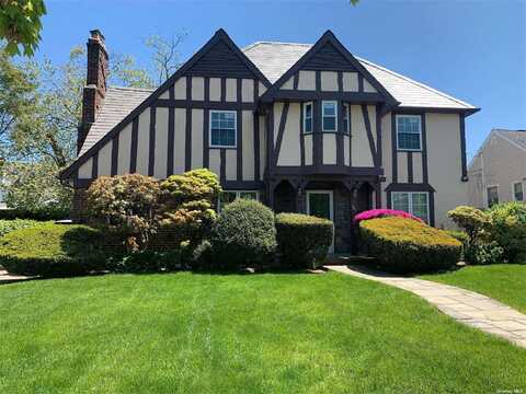 421 N Long Beach Road, Rockville Centre, NY 11570