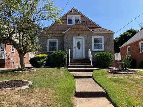 700 Barnes Avenue, Baldwin, NY 11510