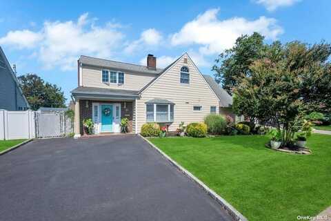 21 Pewter Lane, Hicksville, NY 11801