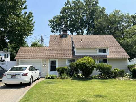 7 Hope Lane, Hicksville, NY 11801