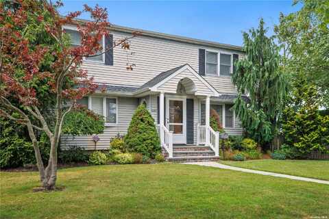 1090 Michael Pl, Seaford, NY 11783