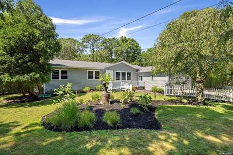 12 Old Squiretown Road, Hampton Bays, NY 11946