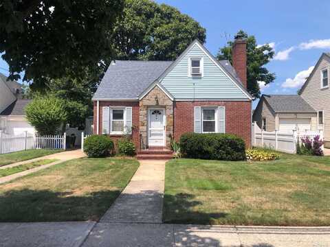 815 Grand Terrace Avenue, North Baldwin, NY 11510