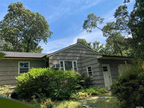 42 Bittersweet Avenue, Hampton Bays, NY 11946